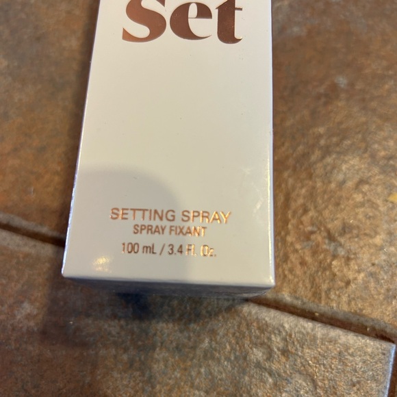Anastasia Beverly Hills Dewy Set Setting Spray Gold BNIB - Picture 2 of 5